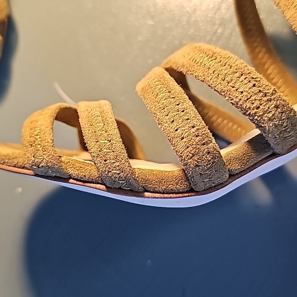 Pelle Moda women's green suede cube heals sandles. Size 6.5 M.‎ Excellent - Picture 3 of 5